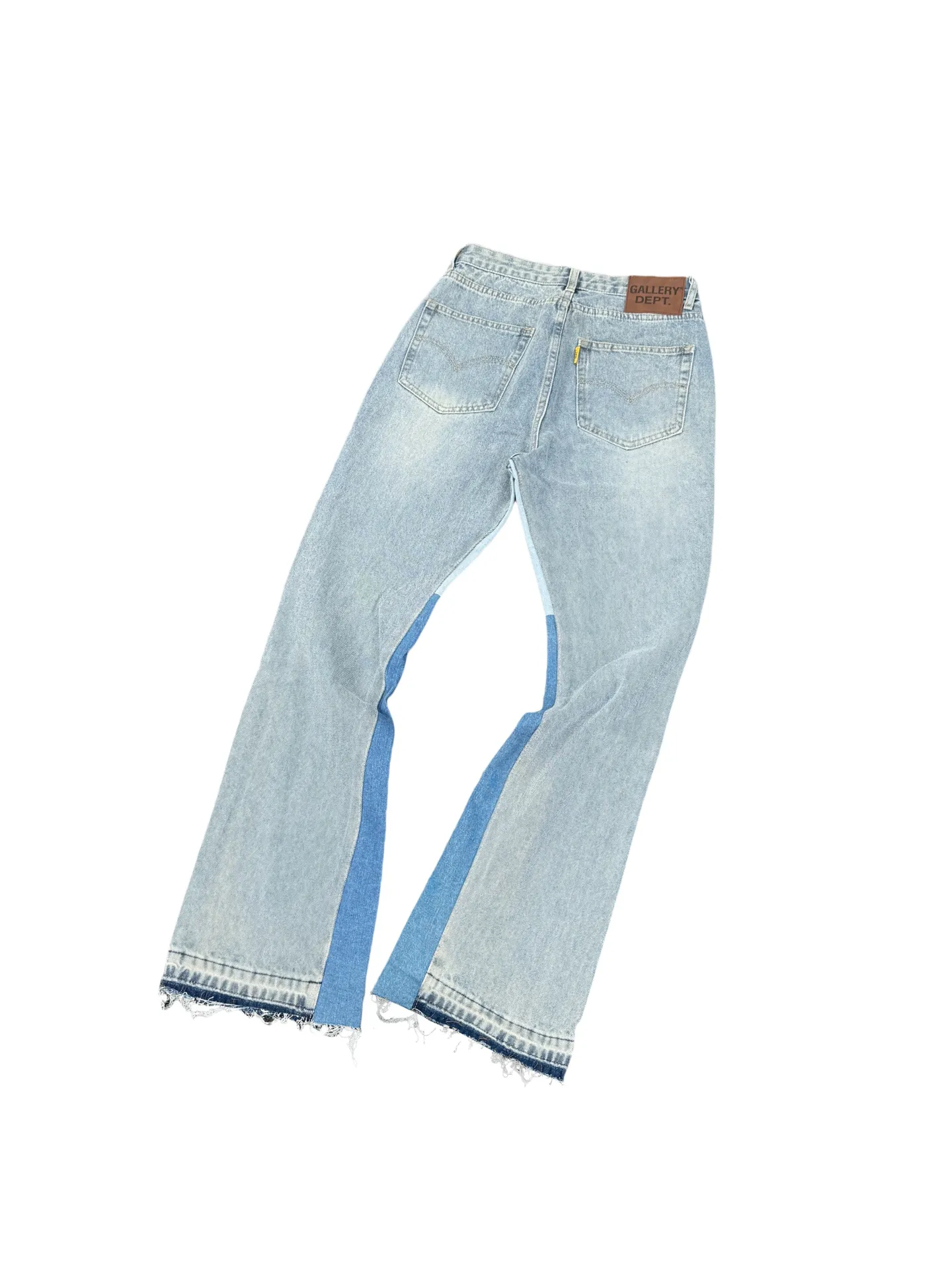 P246💰G11 GALLERY DEPT. Denim bell-bottoms, washed and distressed spliced ​​jeans. GALLERY is attracted by these bell-bottoms. Whether it is a reset of Carhartt or Levis, it creates a strong brand style. Since these pants are modified from rare vintage, the production capacity is limited. Therefore, after many icons wore them, these pants were once hard to find. Later, perhaps due to the improvement of GD's business in the past two years and the expansion of production lines, the brand itself lowered the price, so I can't wait any longer for these pants this year and will definitely buy them. During the process of the denim washing plant, the owner of the washing plant helped introduce a boss who had worked for Levi's foundry and started his own business. This also paved the way for the following styles. Therefore, Levi's remodeled single product for the base plate is really familiar. Whether it is the fabrics supplied or the lathes used in production, there is nothing to choose from. -Color: blue -Size: S-XXL (corresponding to 28-36)